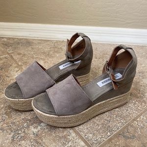 STEVE MADDEN PLATFORM SANDALS